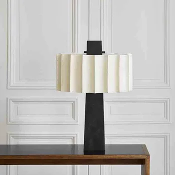 Modern Kínai Nappali Asztali Lámpa Tervező Skandináv Minimalista Kreatív Hálószoba Éjjeli Lámpa Tanulmány Fekete Függőleges Lámpa